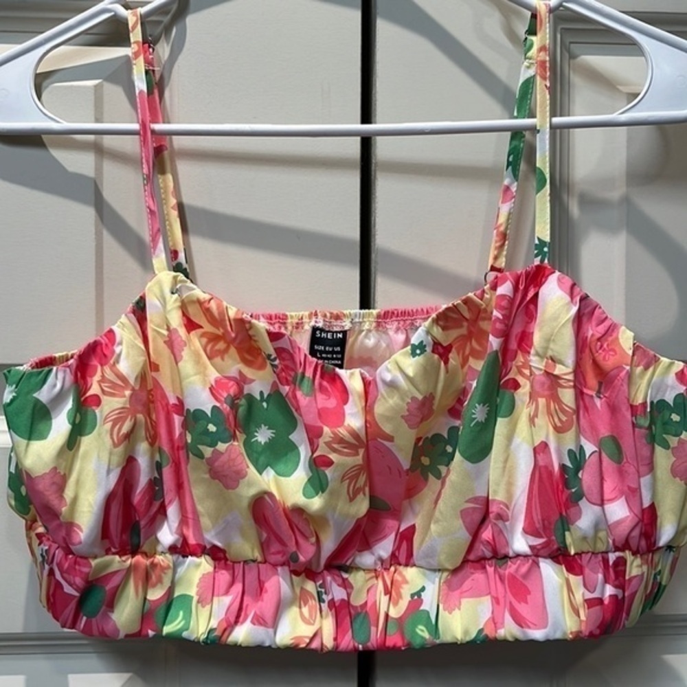 Floral tropical crop halter top size‎ large